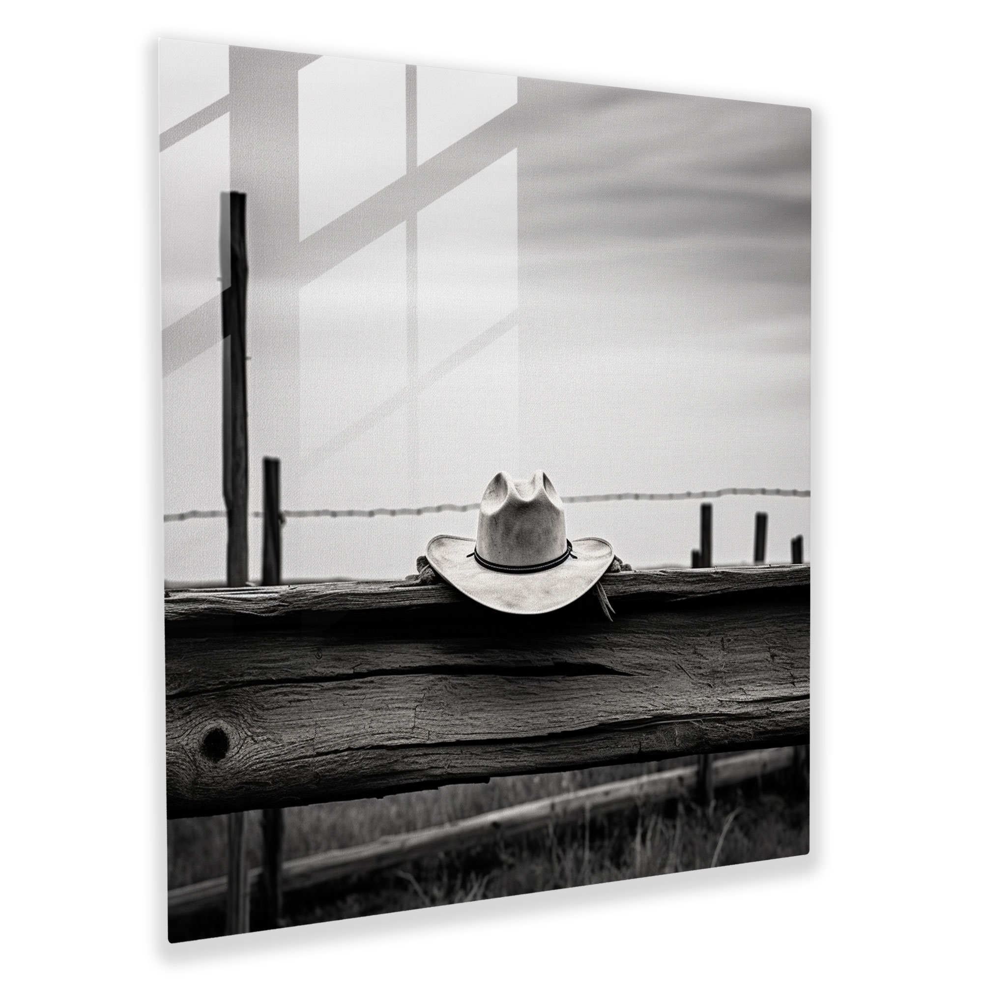 Glasbild mit dezenter Minimalismus: Cowboyhut auf verwittertem Zaun